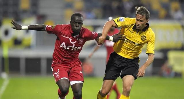 他的篮下保 他的篮下保